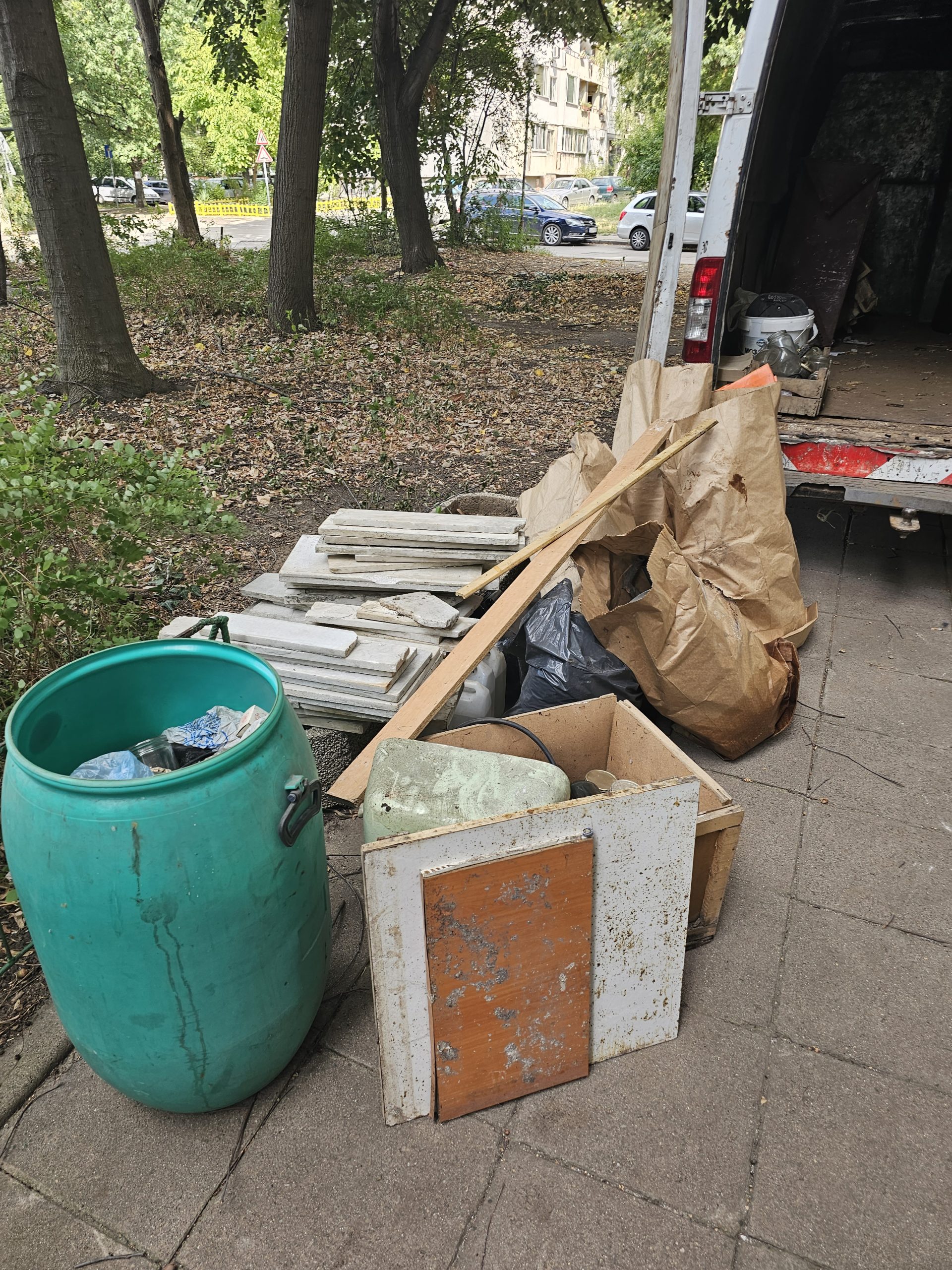 Почистване на отпадъци от общи мазета – 0887 345 345